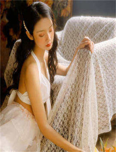 《JI性欧美人马兽交》